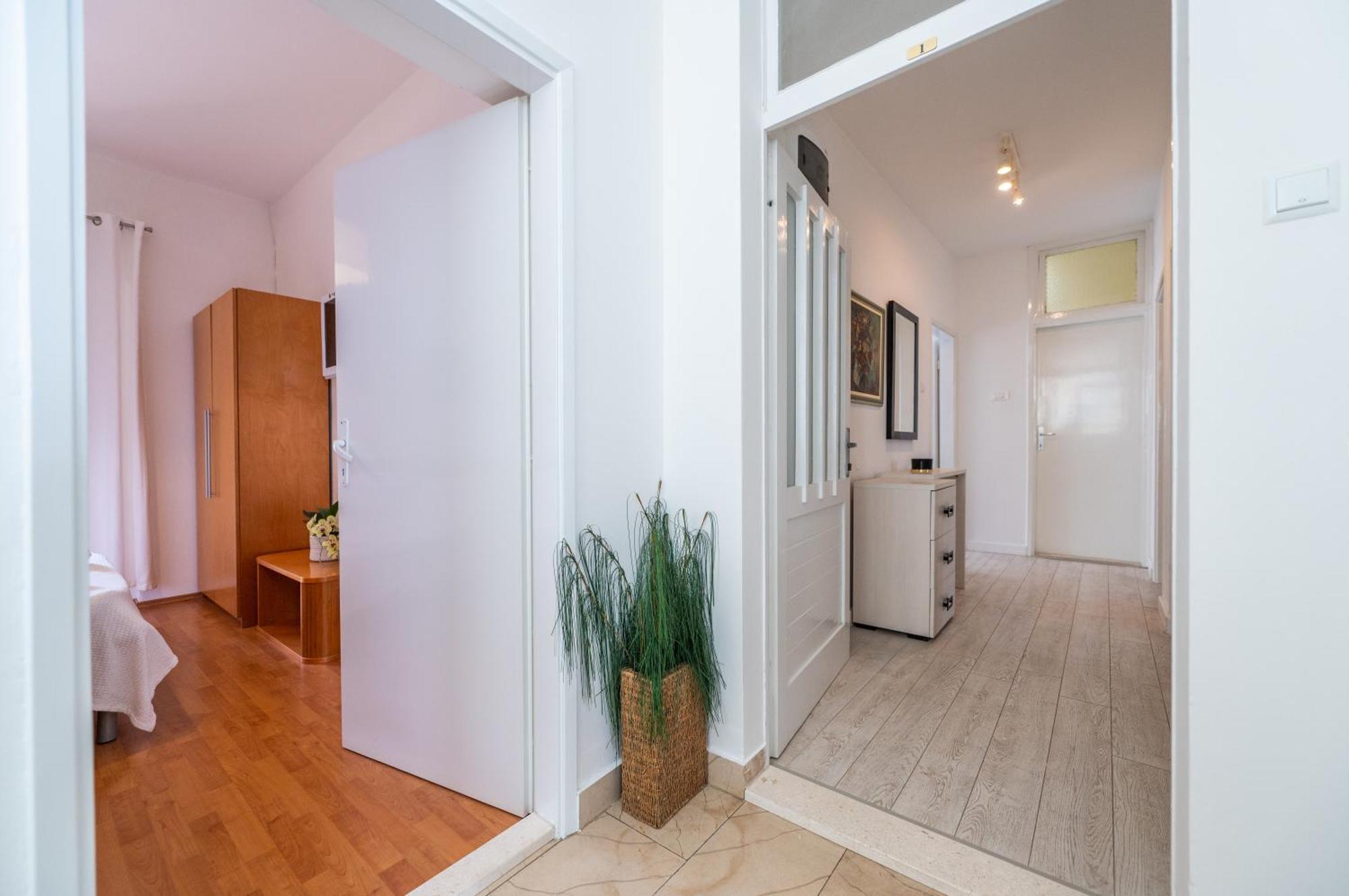 מאקרסקה Apartments Sokol מראה חיצוני תמונה